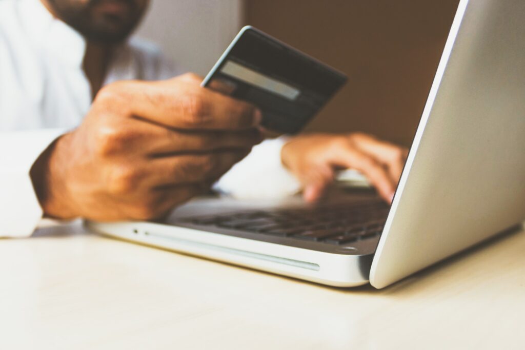 Online Shopping mit Kreditkarte