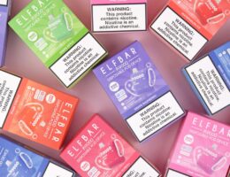 Verschiedene Elfbar Liquids wie Green Apple, Grape Raspberry und Pink Lemon in bunten Verpackungen nebeneinander angeordnet